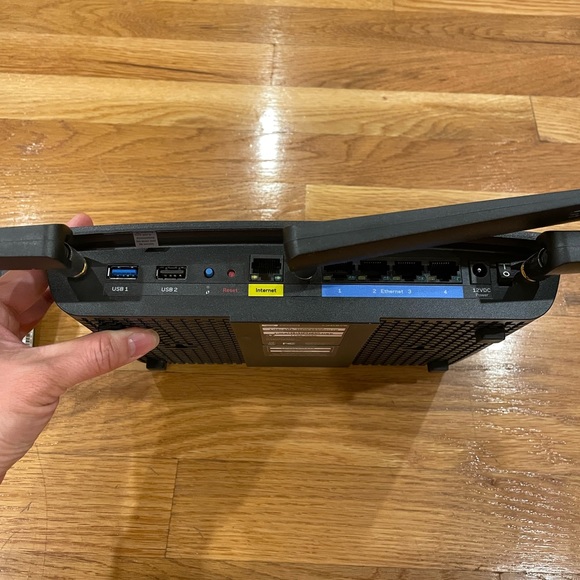 Linksys EA7500 Dual-Band Wi-Fi Router - Picture 4 of 12